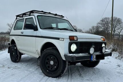 Lada Niva 98.426 km 4.999 &euro; Berlin 13127