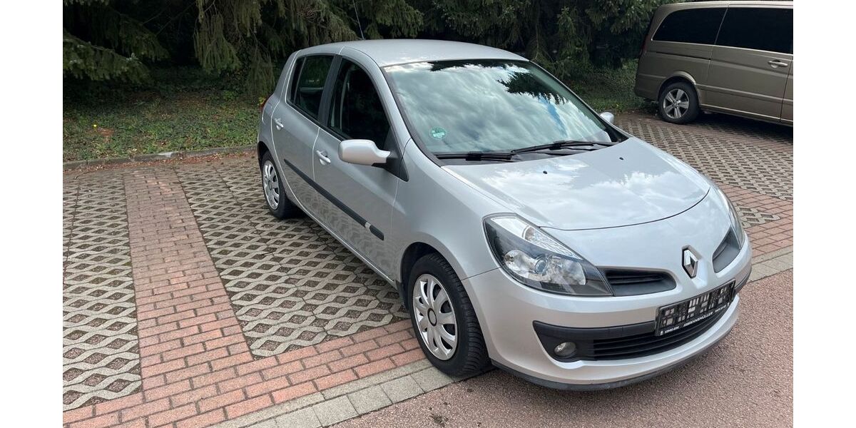 Renault Clio 76.035 km 3.300 &euro; Eisleben 06295