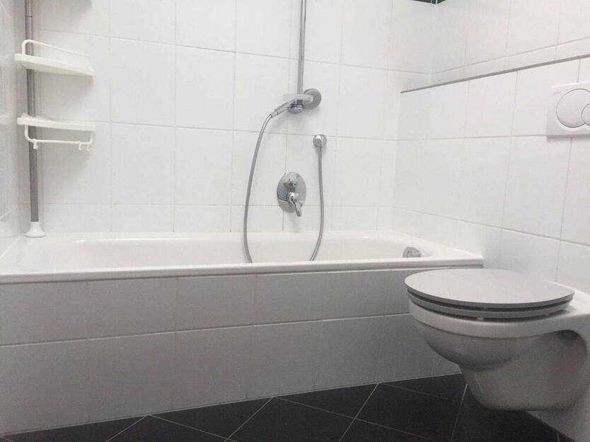 2 Zimmer Wohnung mit Garagenstellplatz, in direkter Lage zur Alster