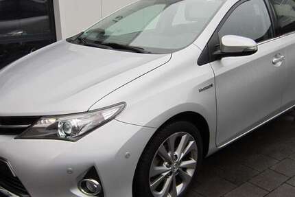 Toyota Auris 89.800 km 10.990 &euro; Paderborn 33102