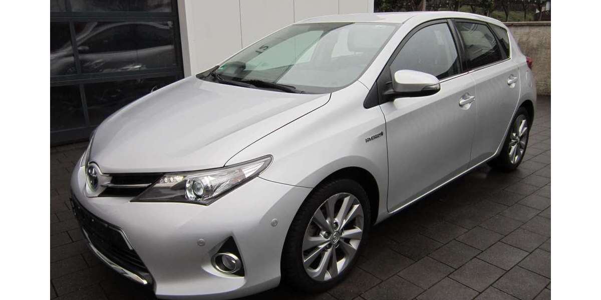 Toyota Auris 89.800 km 10.990 &euro; Paderborn 33102