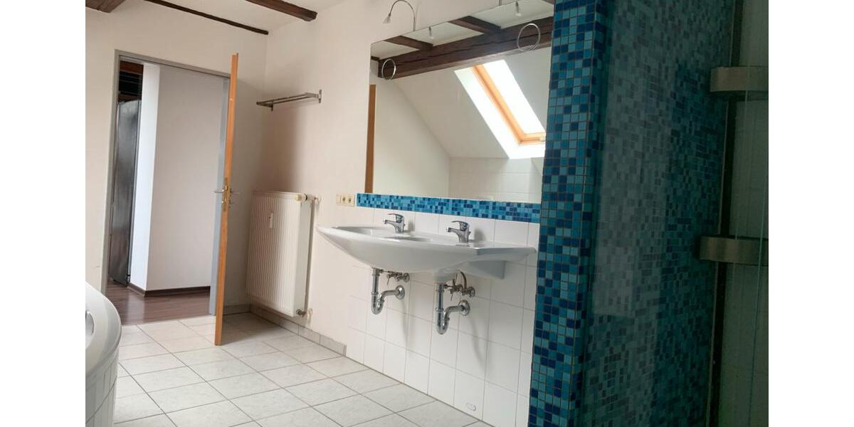Dachgeschoßwohnung Friedewald - 4 Zimmer, 150 m&sup2;, 900&euro; | Angebot:26126723
