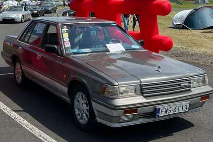 Nissan Laurel 220.000 km 8.100 &euro; Hüllhorst 32609