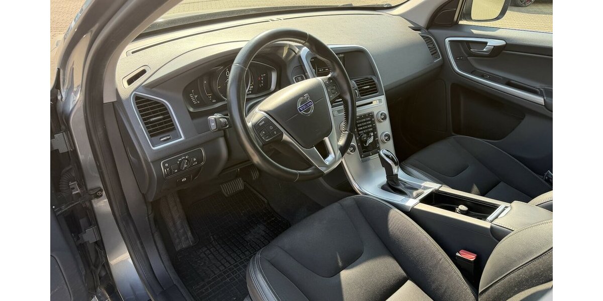 Volvo XC60 Momentum AWD / SitzH / Panorama 104.000 km 20.490 &euro; Donauwörth 86609