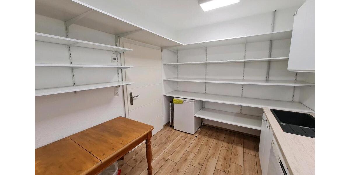 GewerbeflächeBüroPraxis mit 96m² extra Lagerfläche zimmer