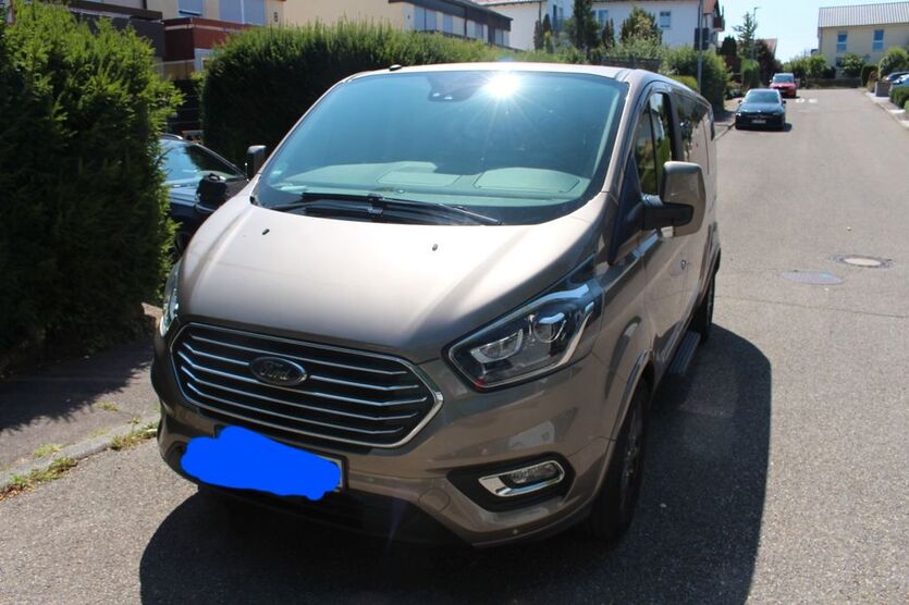 Ford Tourneo Custom 92.000 km 33.790 € Vaihingen 71665