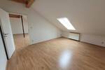 * Großzügig Wohnen * lichtdurchflutete 3 Zimmer-DG-Wohnung mit EINBAUKÜCHE in zentraler City-Lage *