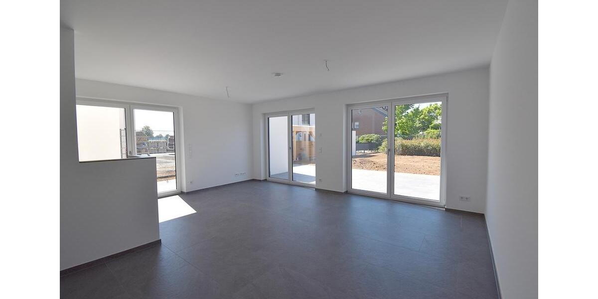 Neuwertig! Energieeffiziente 143m² Doppelhaushälfte mit Garten, Einbauküche und Garage in Straßfeld 5 zimmer