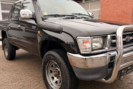 Toyota Hilux 327.000 km 16.800 &euro; Kiel 24146