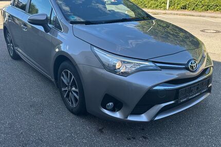 Toyota Avensis 147.000 km 12.800 &euro; Möglingen/Ludwigsburg 71696