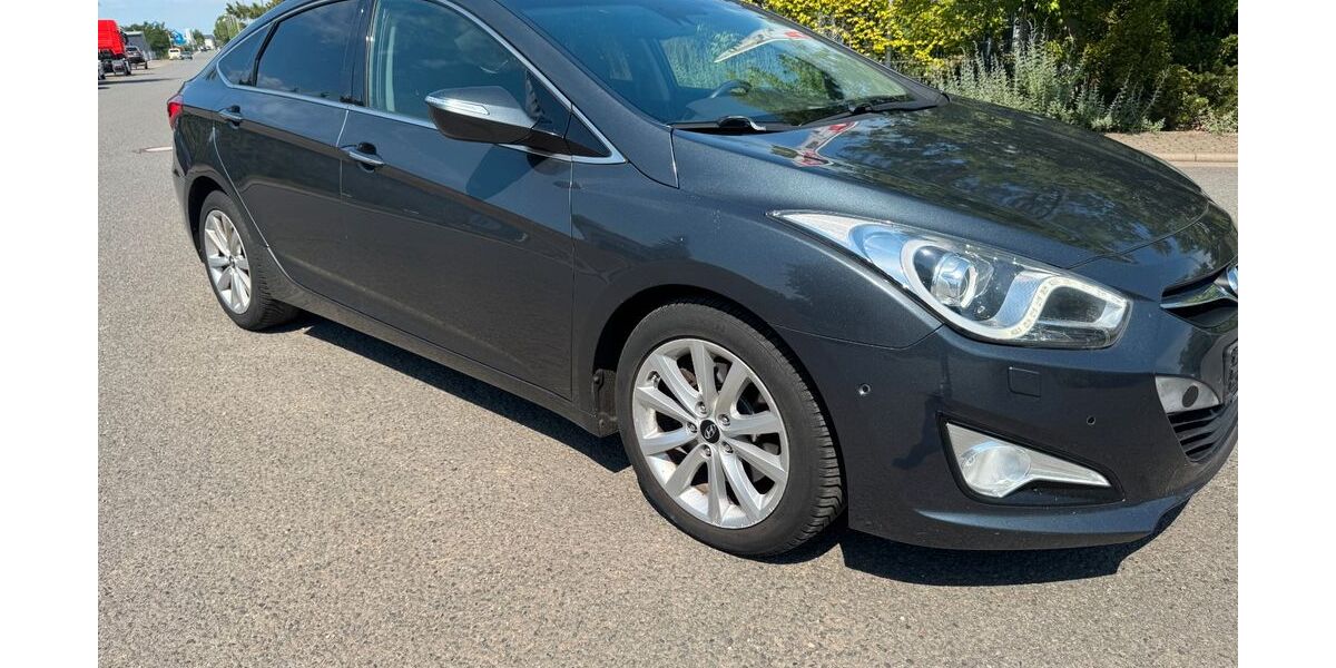 Hyundai i40 321.000 km 3.700 &euro; Erfurt 99087