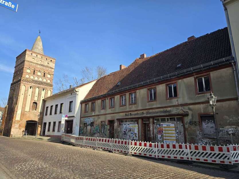 Haus zum Kaufen in Brandenburg an der Havel 290.000 € 500 m²