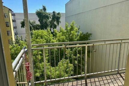 Balkon und 3 Zimmer Wohnung!