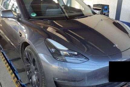 Tesla Model 3 89.469 km 28.950 &euro; Herges-Hallenberg 98587