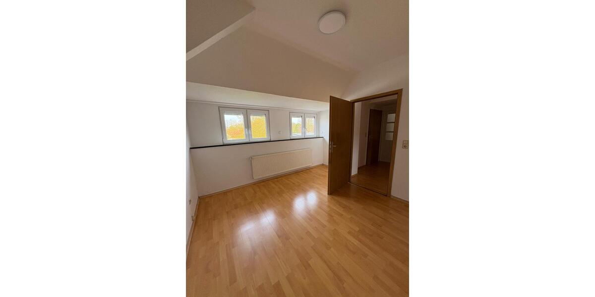 Etagenwohnung Nordenham - 2 Zimmer, 65 m&sup2;, 480&euro; | Angebot:26408221