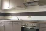 NEU -frisch renoviert. Gut geschnittene 4 Zimmer mit Balkon und Einbauküche! 4 zimmer