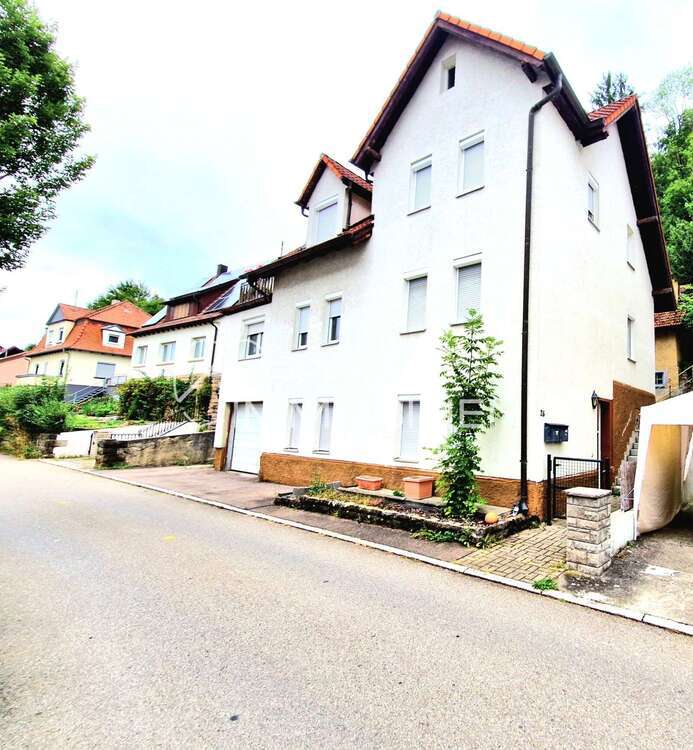 Haus zum Kaufen in Bad Urach 389.000 € 193 m²