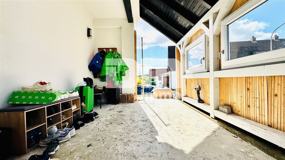 Kernsaniertes Einfamilienhaus mit Doppelgarage, großem Garten und Home-Office-Oase - Einfamilienhaus Schwalmstadt | Angebot:27053931