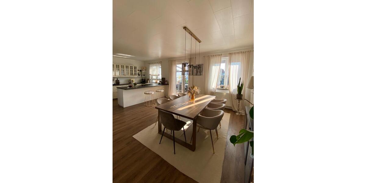 Kernsanierte EG-Wohnung (208 m²) mit großer Terrasse 6 zimmer