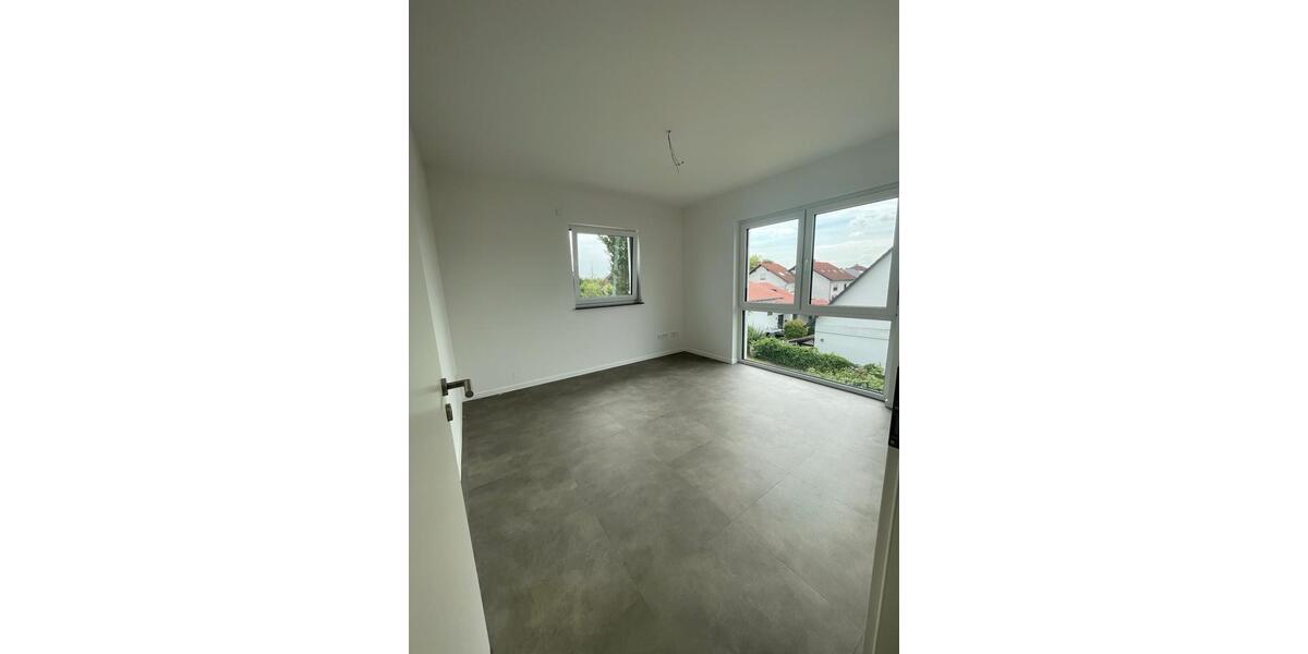 Doppelhaushälfte Rüsselsheim am Main - 6 Zimmer, 174 m&sup2;, 2.500&euro; | Angebot:24862391