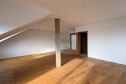 schöne, helle 3 Zi. Dachg.-Whg. mit Balkon in BurgkirchenHolzen 3 zimmer