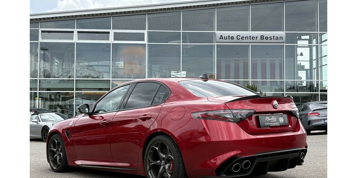 Alfa Romeo Giulia 2,9 V6 Quadrifoglio MEMORY/KAMERA/1.HAND 6.415 km 73.900 &euro; Villingen-Schwenningen 78054