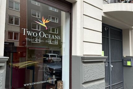Moderne, helle Laden-Bürofläche mit 2 Eingängen in Köln-Neustadt-Süd. Ideal für Coworking, Start-ups oder Agenturen. Ab 01.01.2026 frei, aktuell als Shared Office mit Reisebüro genutzt. 4 zimmer