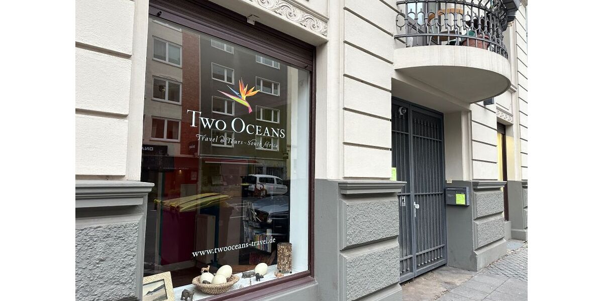 Moderne, helle Laden-Bürofläche mit 2 Eingängen in Köln-Neustadt-Süd. Ideal für Coworking, Start-ups oder Agenturen. Ab 01.01.2026 frei, aktuell als Shared Office mit Reisebüro genutzt. 4 zimmer