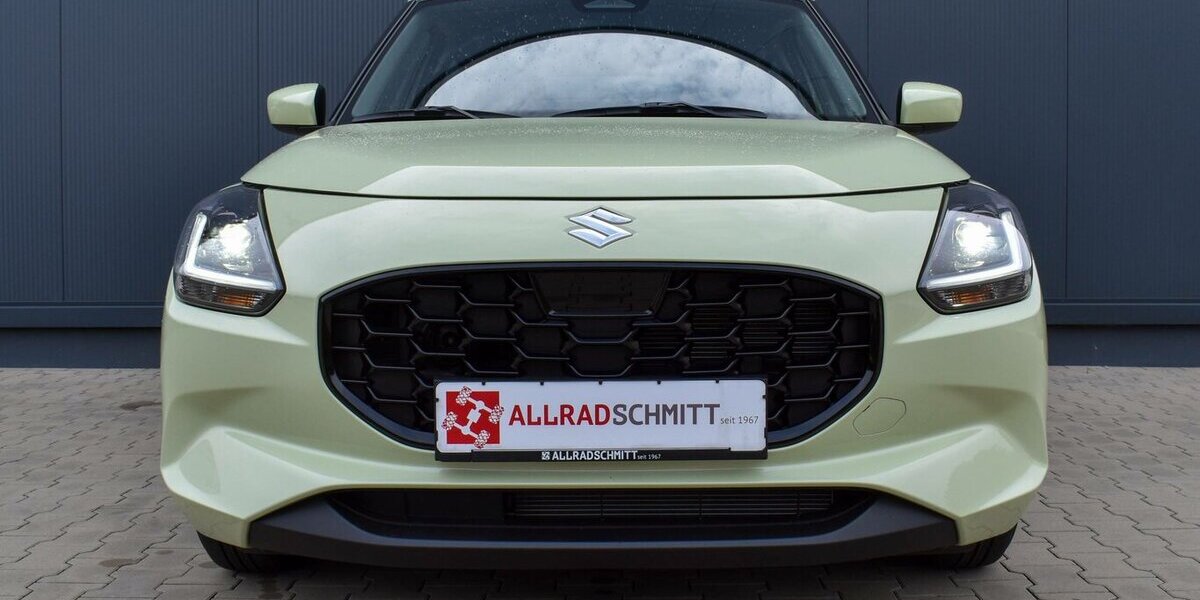 Suzuki Swift Club 1.2l M/T Dualjet Hybrid 16.600 km 15.450 &euro; Höchberg-Würzburg 97204