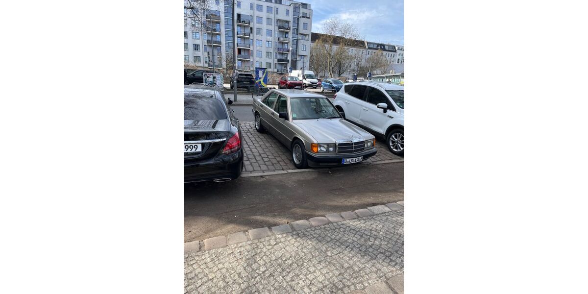 Mercedes-Benz 190 151.000 km 6.200 &euro; Berlin 12059