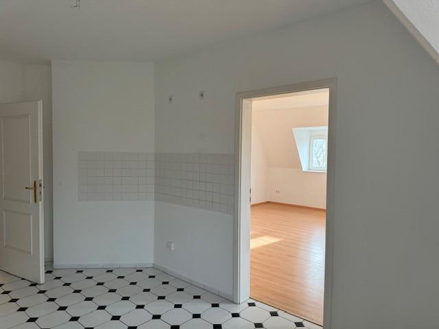 Dachgeschoßwohnung Zwickau Zwickau-Nord - 3 Zimmer, 80 m&sup2;, 400&euro; | Angebot:25991276