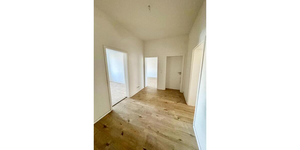 Frisch sanierte 3 Zimmer Wohnung mit riesigen Balkon, Tageslichtbad und viel Platz 3 zimmer