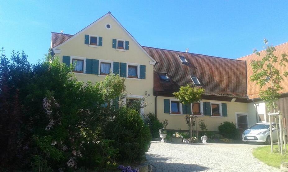Bauernhaus und ehem. landwirtschaftl. Anwesen zu verkaufen