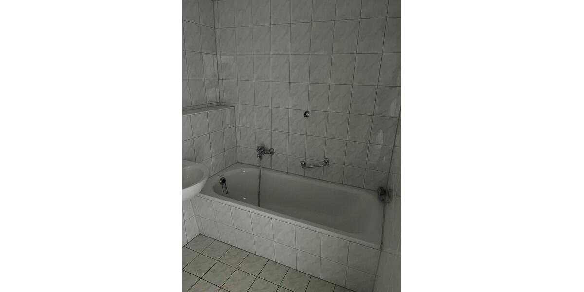 Etagenwohnung Riesa - 3 Zimmer, 73 m&sup2;, 437&euro; | Angebot:25646457