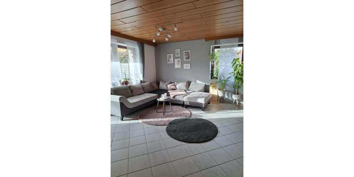 Helle 3,5 Zimmer-Wohnung, 107 m2, ab 1.2.2026, in 86738 Deiningen 3.5 zimmer