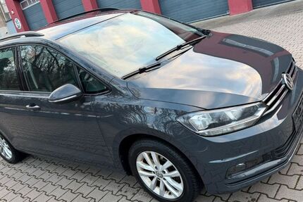 VW Touran 135.000 km 14.300 &euro; Frankfurt 65929