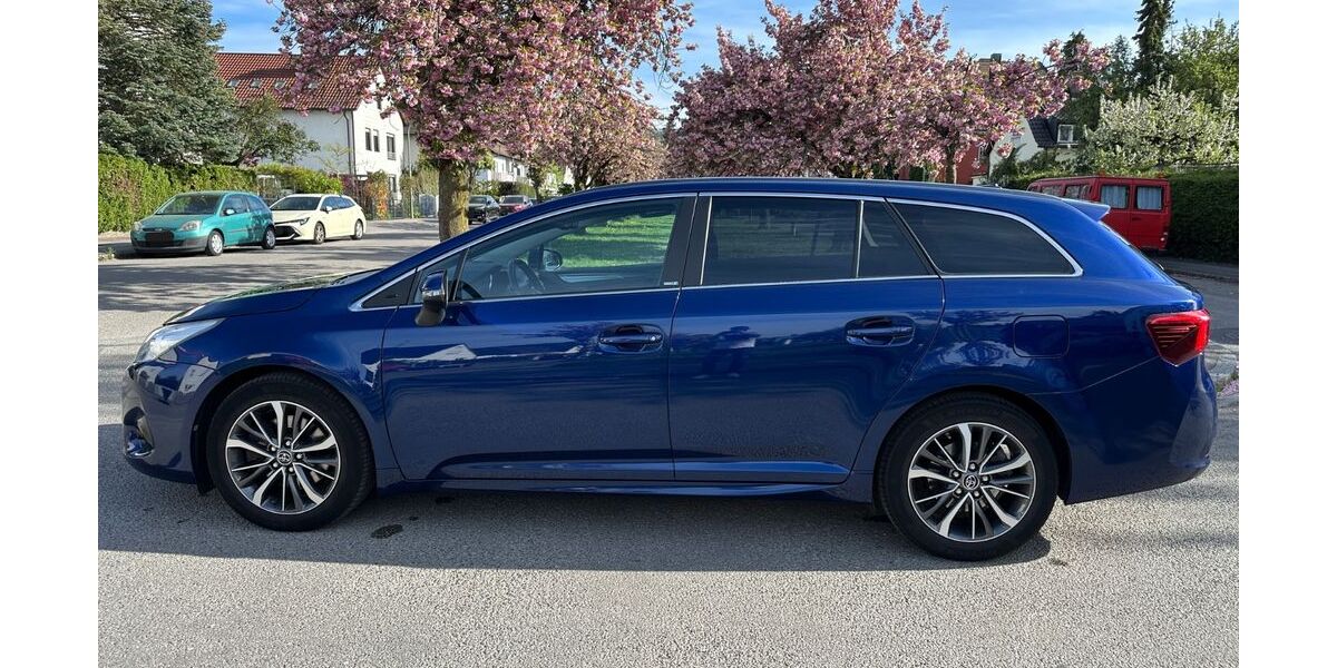 Toyota Avensis 193.605 km 9.600 &euro; München 80933
