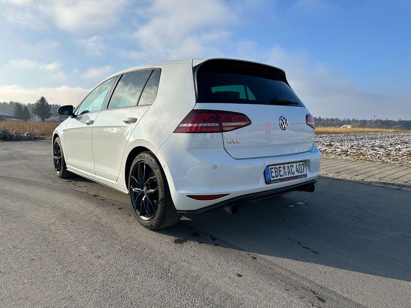 VW Golf 147.000 km 17.500 € Hohenlinden 85664