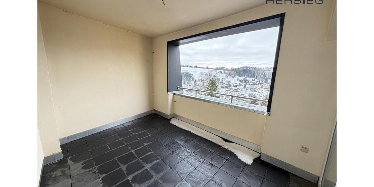 Großzügige 5-Raum Wohnung mit Fahrstuhl und Loggia! 5 zimmer