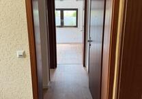 Renovierte 2 Zimmer-SouterrainWohnung mit Stellplatz - ab sofort