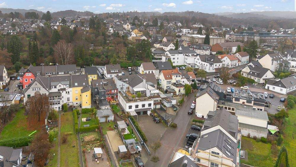 Mehrfamilienhaus, Wohnhaus Bergisch Gladbach Heidkamp - 7 Zimmer, 173 m&sup2;, 830.000&euro; | Angebot:24322206