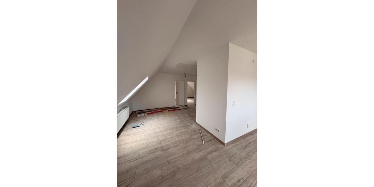 Dachgeschoßwohnung Laatzen - 3 Zimmer, 69 m&sup2;, 1.000&euro; | Angebot:25636314