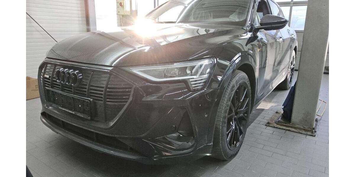 Audi e-tron 75.707 km 34.990 &euro; Hamburg 22047