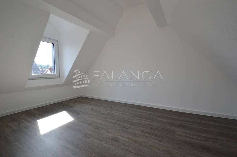 Falanga Immobilien-neu san. & modern. EFH mit einem FANTASTISCHEN, RIESIGEN SONNENGARTEN in Budenhm.