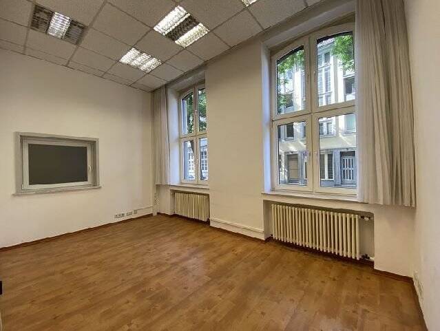 REPRÄSENTATIVES BÜROHAUS IM HERZEN DER KREFELDER INNENSTADT ZU VERMIETEN!