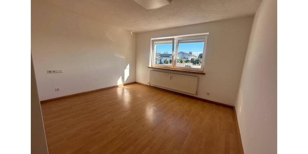 3 Zimmer 74,8qm Wohnung 1Stock ab 01.04 frei 3 zimmer