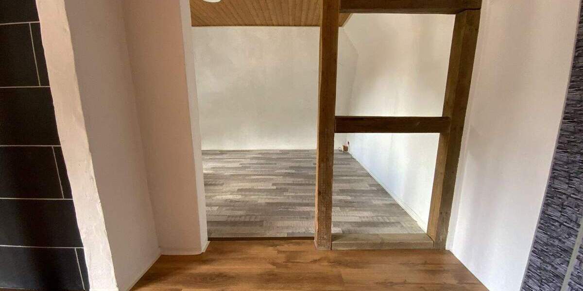 Etagenwohnung Schleusingen Schleusingerneundorf - 2 Zimmer, 70 m&sup2;, 52.000&euro; | Angebot:25770588