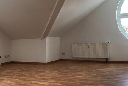 Lichtdurchflutete 3-Raum-Dachgeschoss-Wohnung in zentraler Lage 3 zimmer