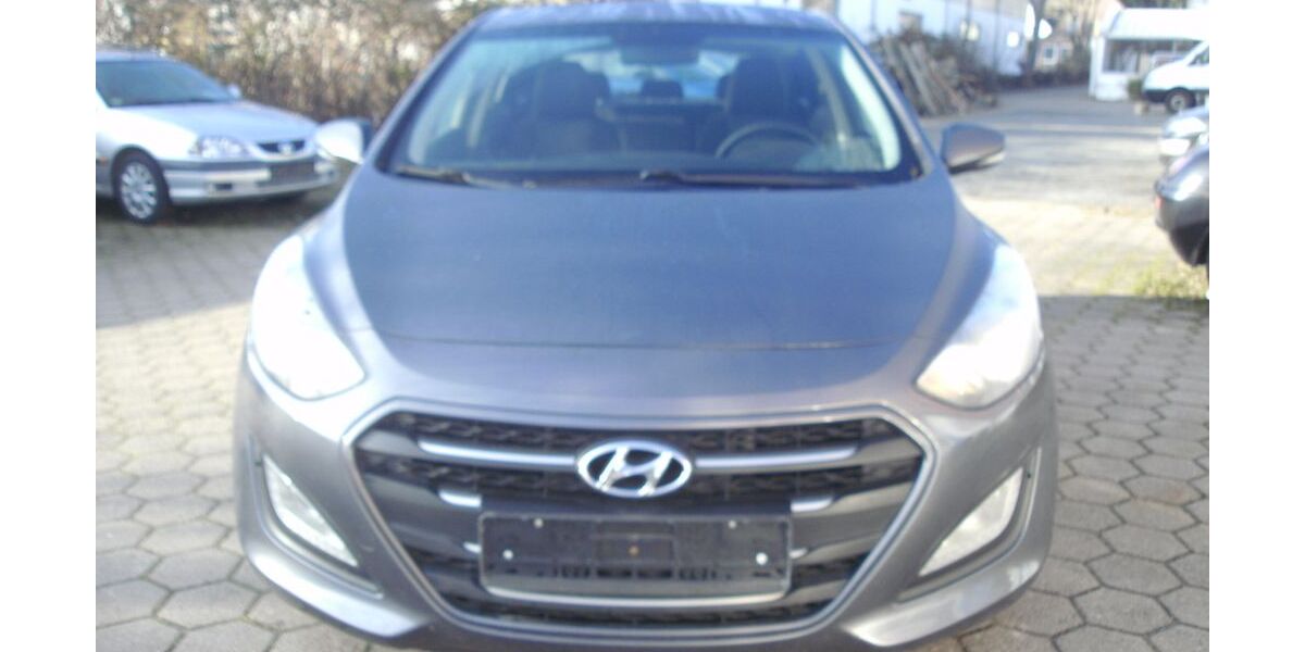 Hyundai i30 223.000 km 5.900 &euro; Hamburg 22143
