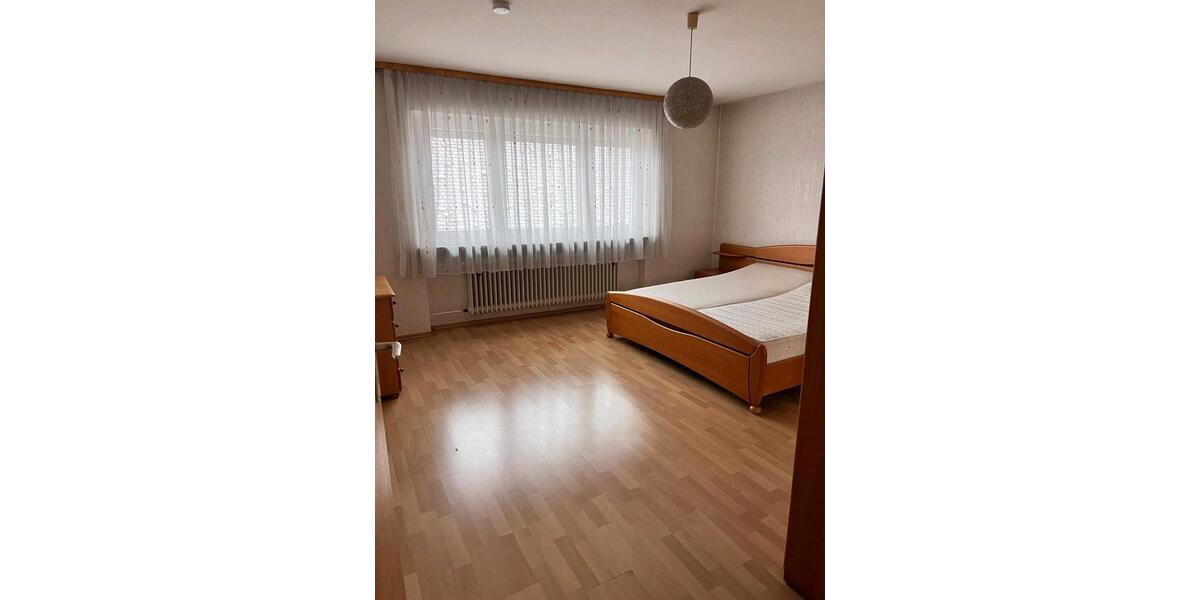 Einfamilienhaus Hagenbüchach - 9 Zimmer, 140 m&sup2;, 950&euro; | Angebot:26048197